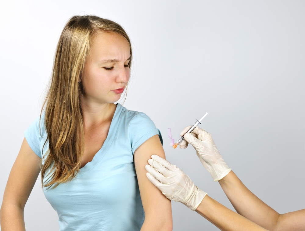 Все 13-летние девочки Санкт-Петербурга получат вакцину против ВПЧ